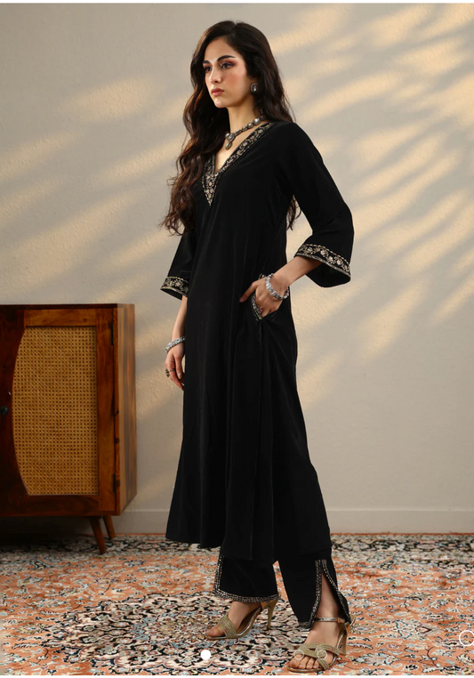 ANAYA V NECK PREMIUM VELVET A LINE HOA0191