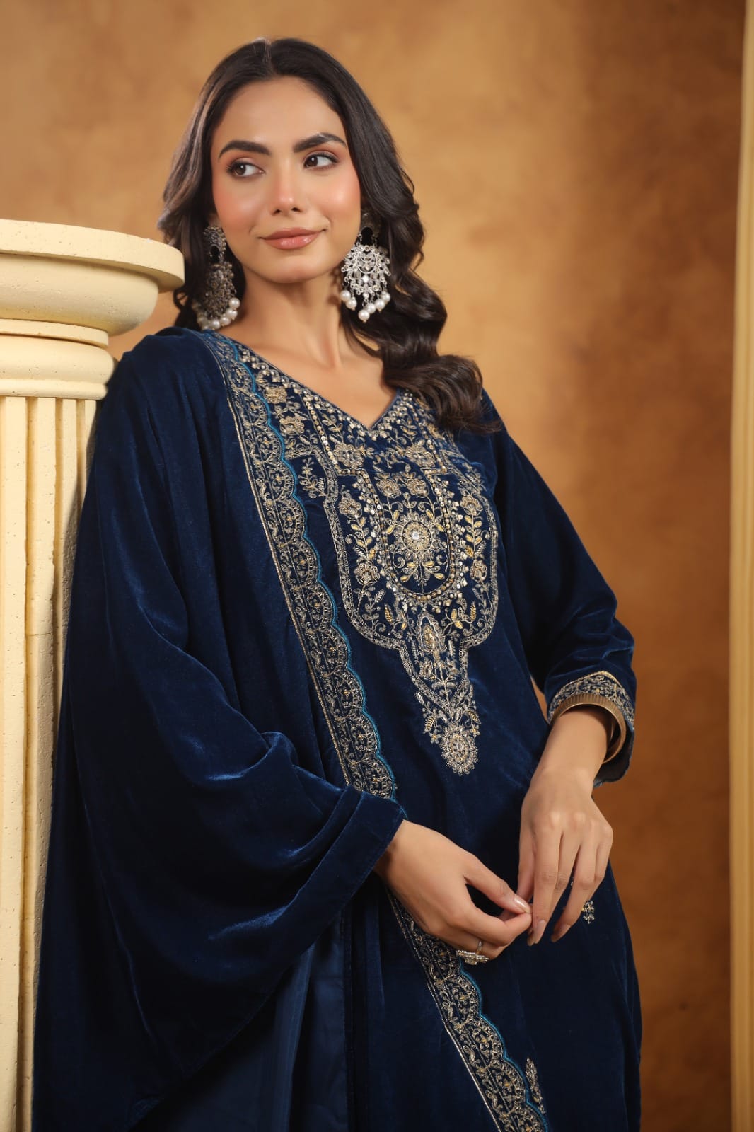 NIKHAAR ZARI PREMIUM VELVET SUIT HOA0189