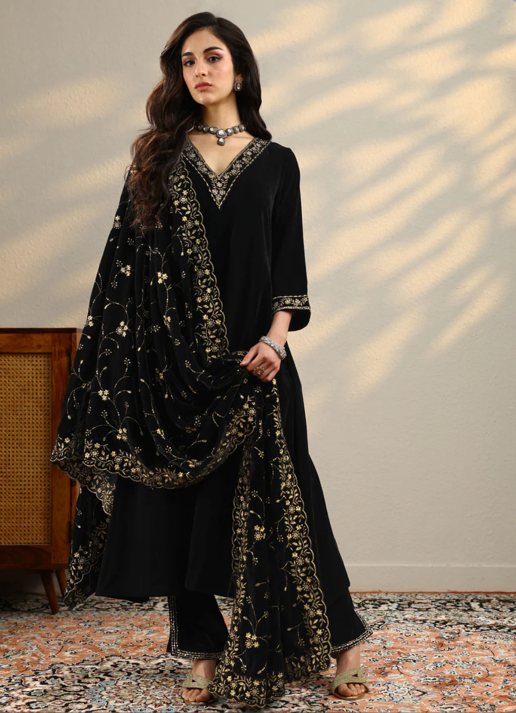 ANAYA V NECK PREMIUM VELVET A LINE HOA0191