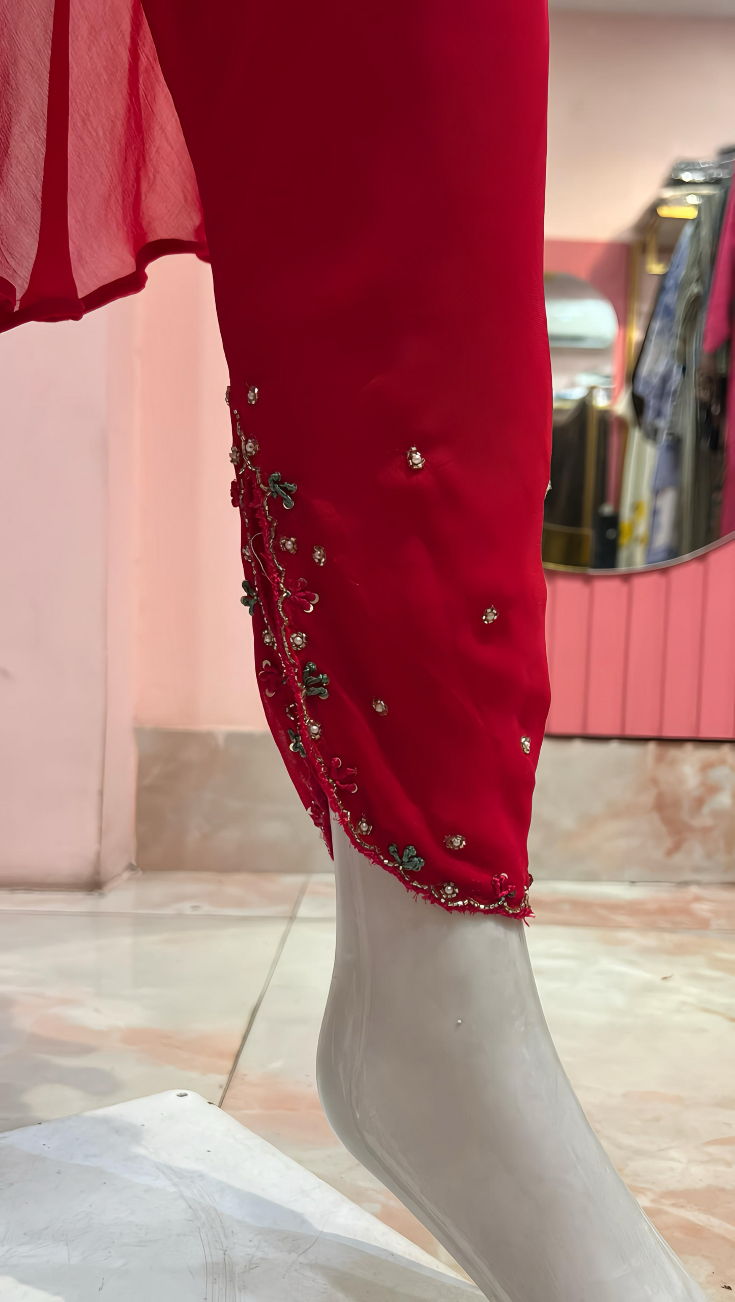 LUXE HAND EMBROIDERY CAPE STYLE TULIP SET HOA0176