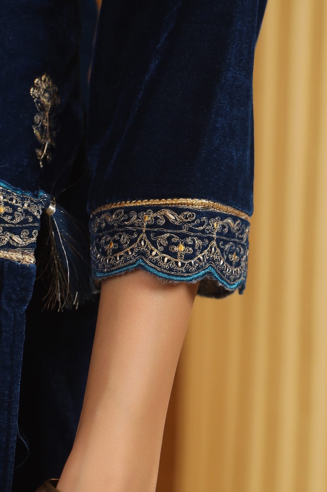 NIKHAAR ZARI PREMIUM VELVET SUIT HOA0189