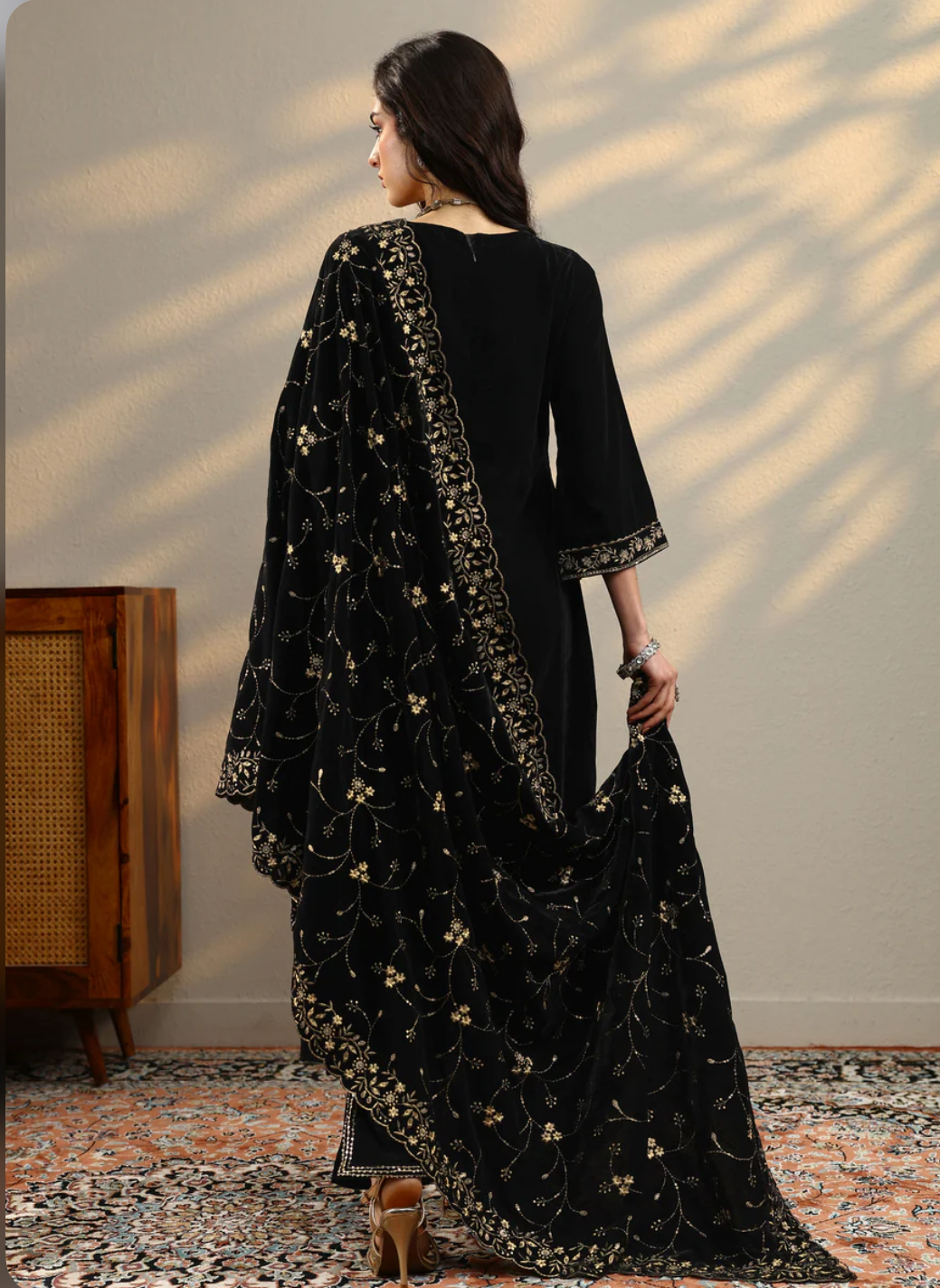 ANAYA V NECK PREMIUM VELVET A LINE HOA0191