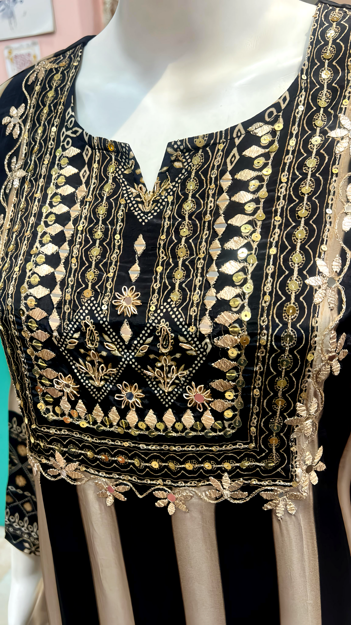 Pure Crepe Suit with Retro Stripes and Embroidery HOA0197