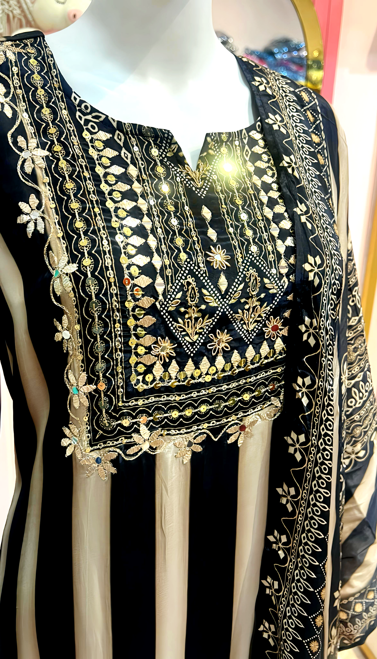 Pure Crepe Suit with Retro Stripes and Embroidery HOA0197