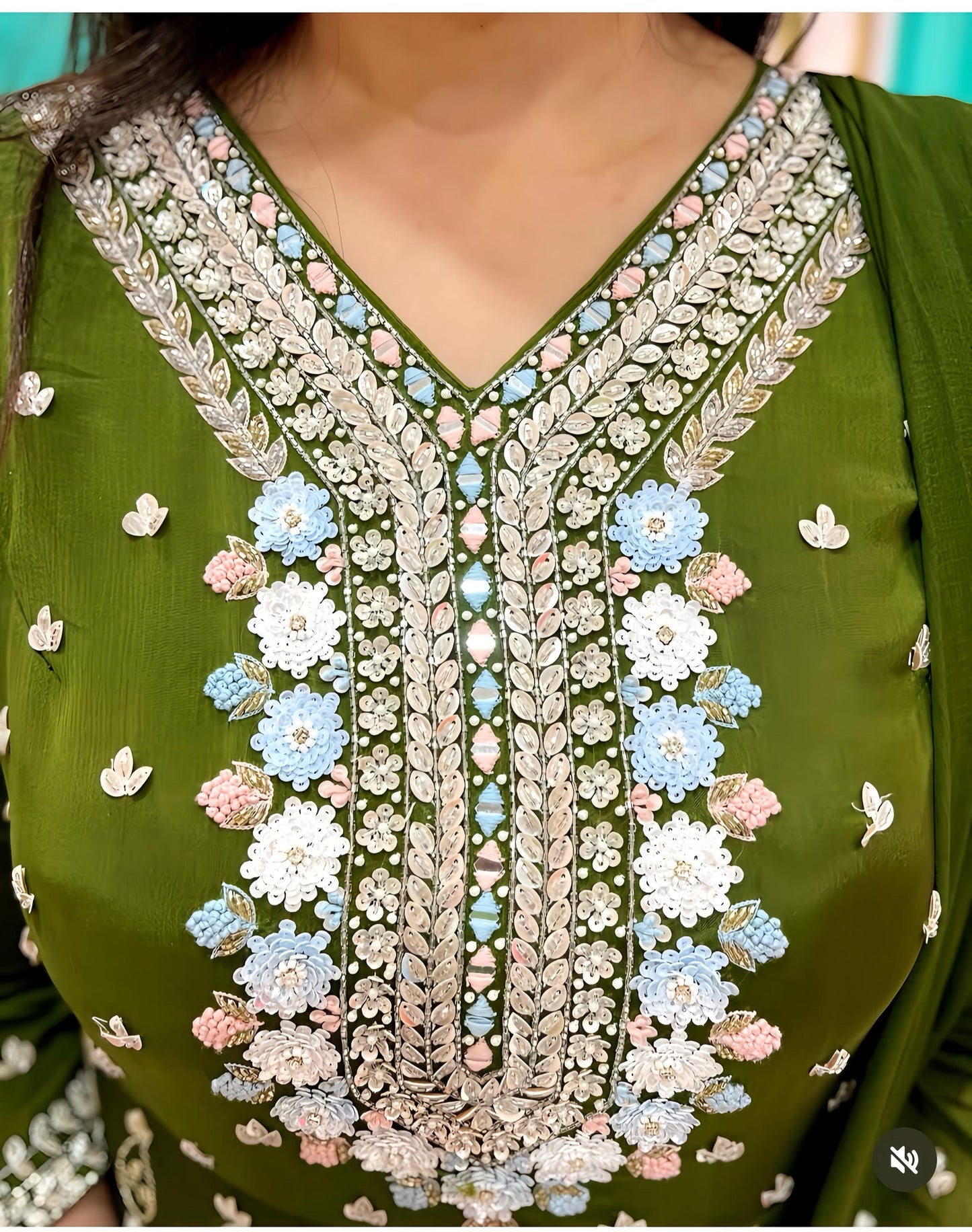 MEHANDI GRAND BRIDAL OUTFIT HOA087