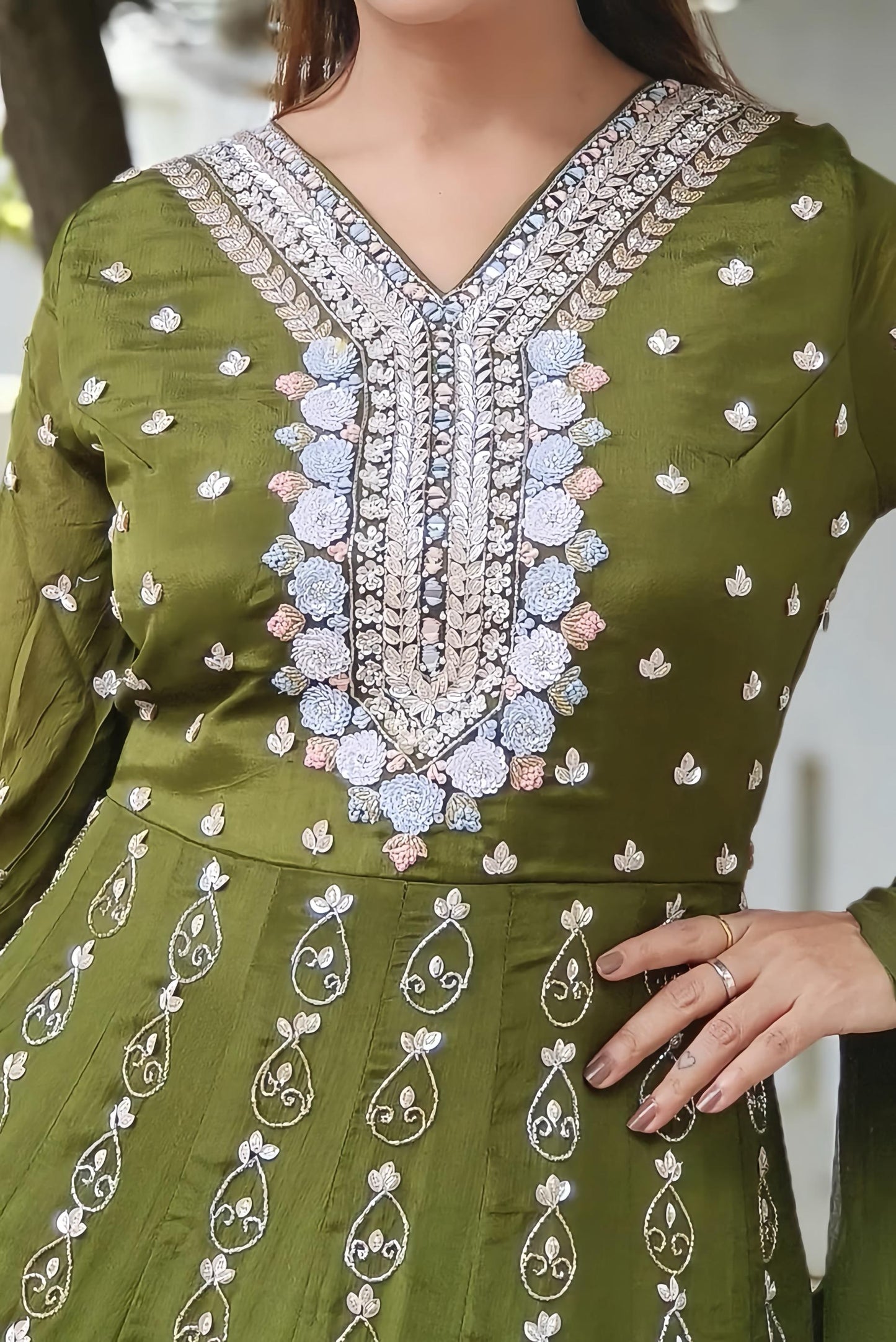 MEHANDI GRAND BRIDAL OUTFIT HOA087