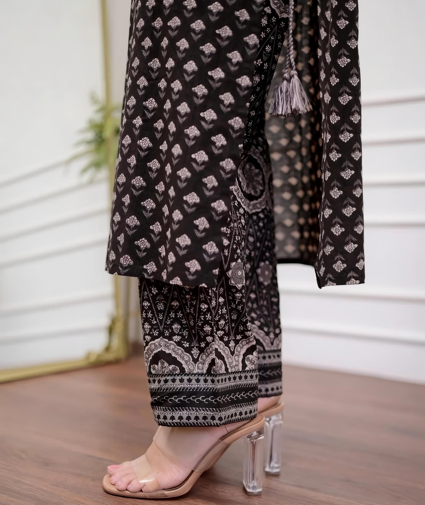 DIMPLE TRADITIONAL MUL COTTON SUIT HOA090