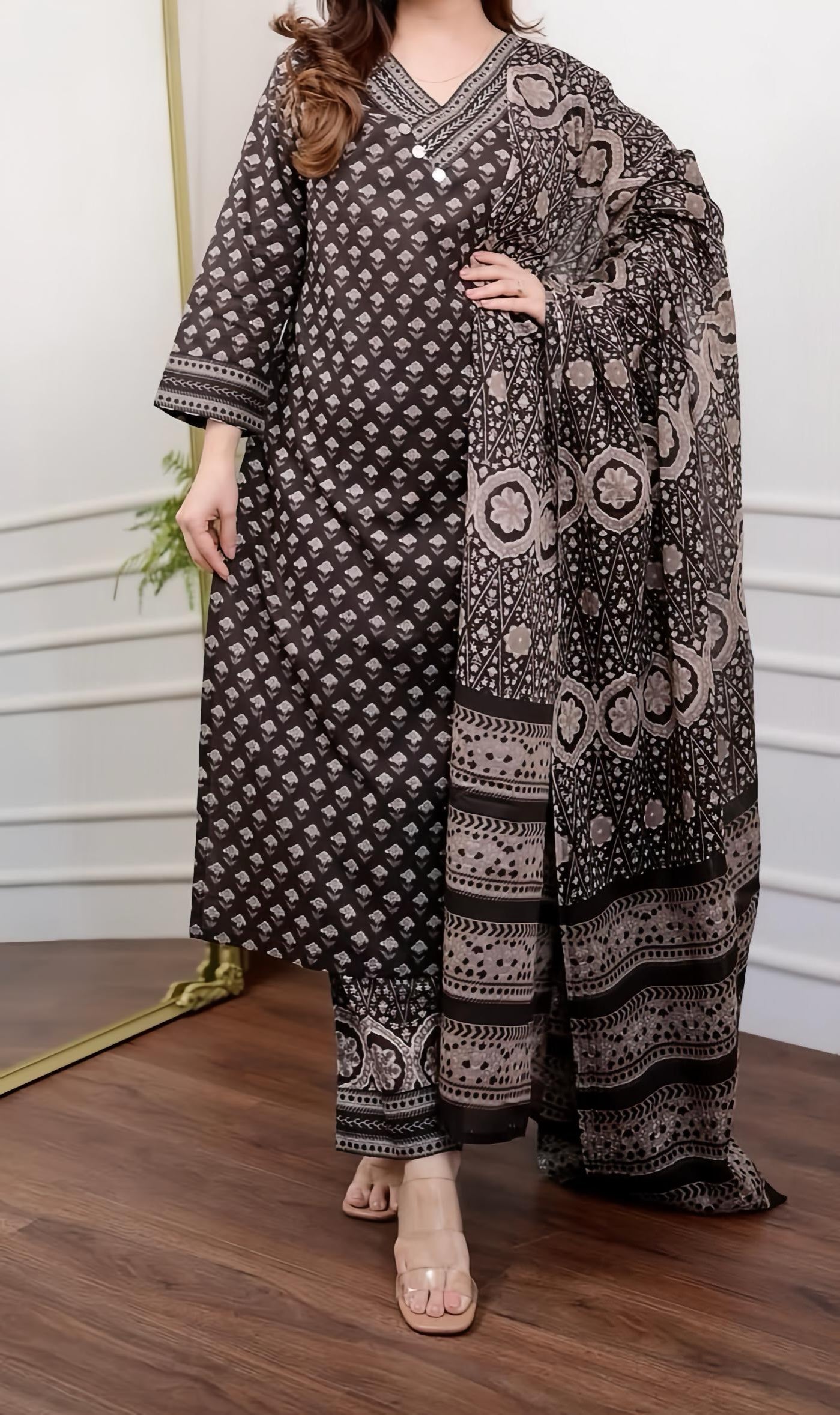 DIMPLE TRADITIONAL MUL COTTON SUIT HOA090