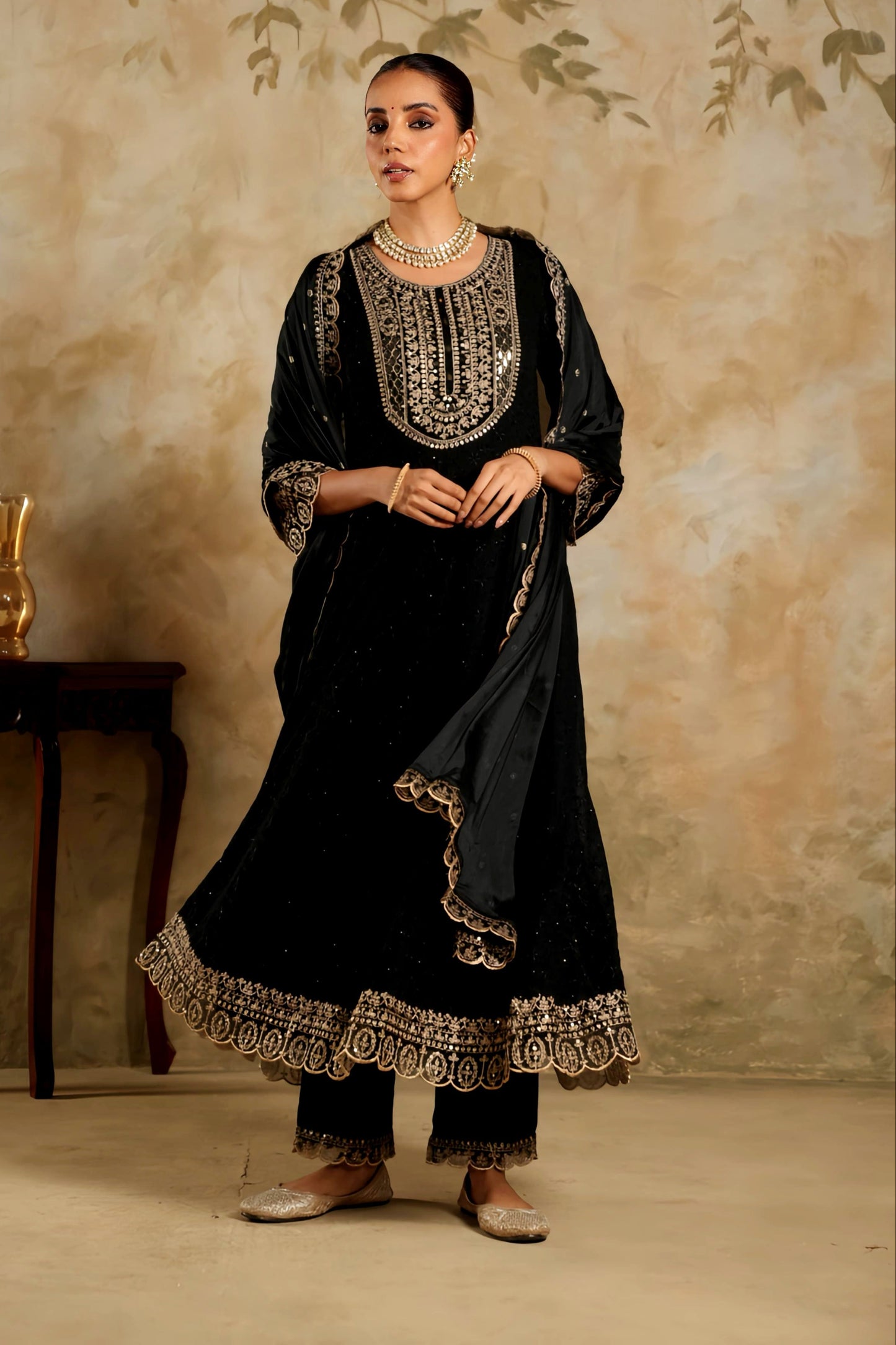DIVA BLACK ANARKALI WITH MAHARANI DUPATTA HOA107