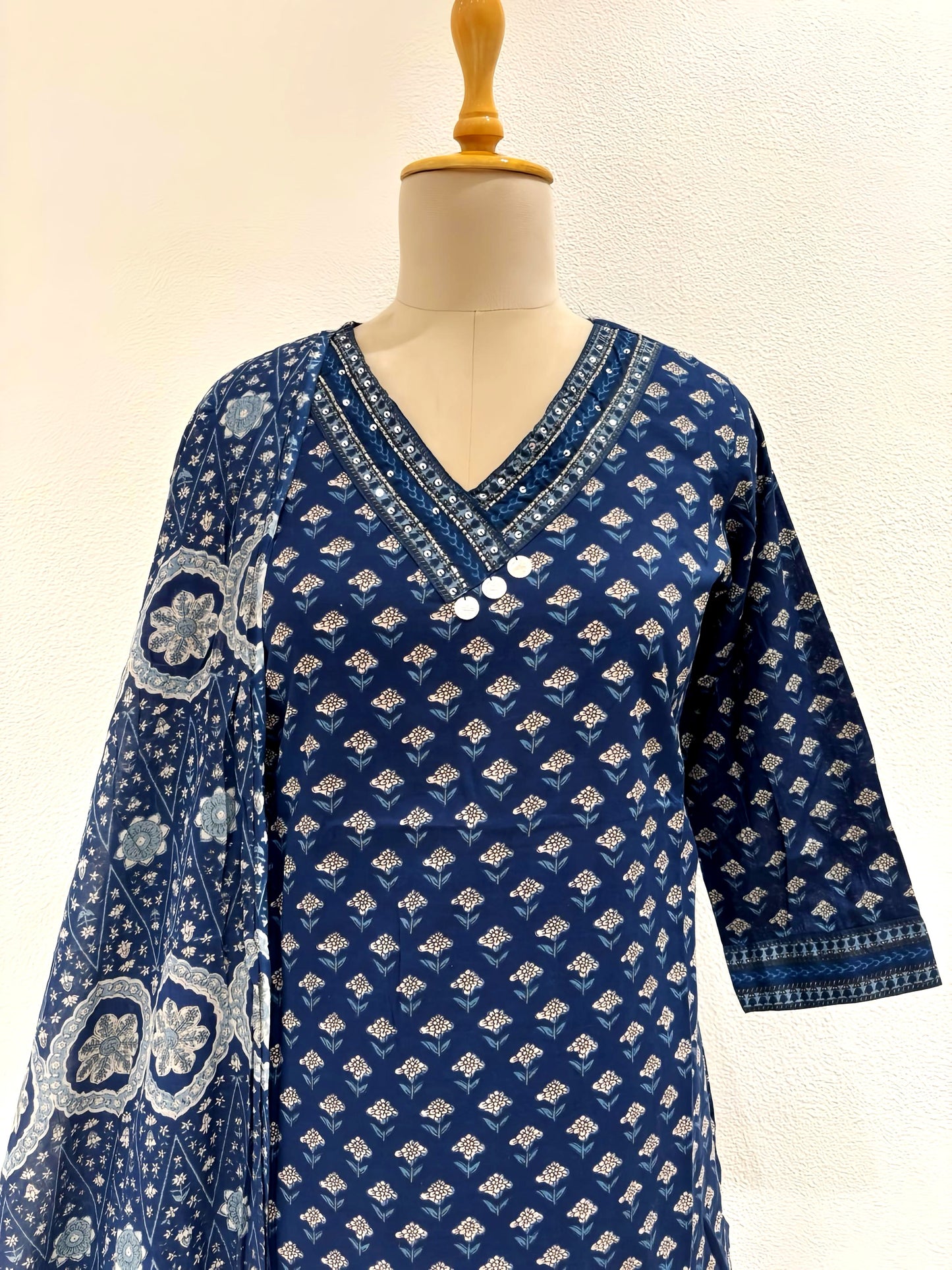 DIMPLE TRADITIONAL MUL COTTON SUIT HOA090
