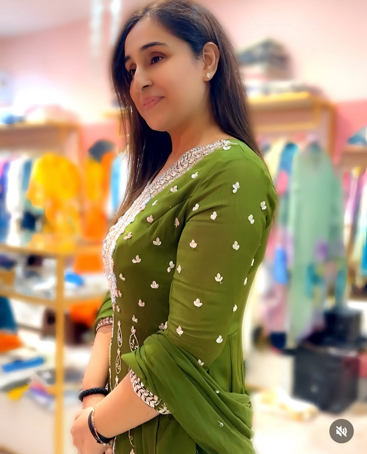 MEHANDI GRAND BRIDAL OUTFIT HOA087